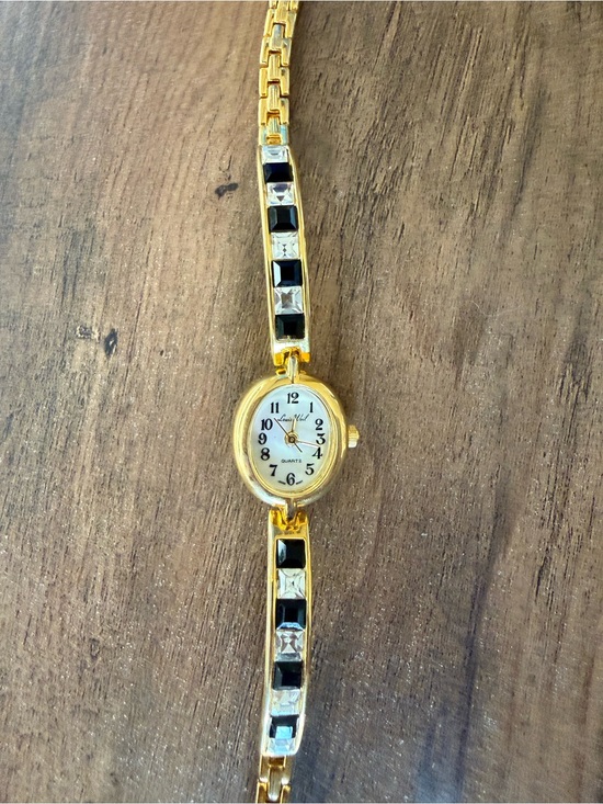 Gold-Tone Women\'s Bracelet Watch with Black Inlay main image 4